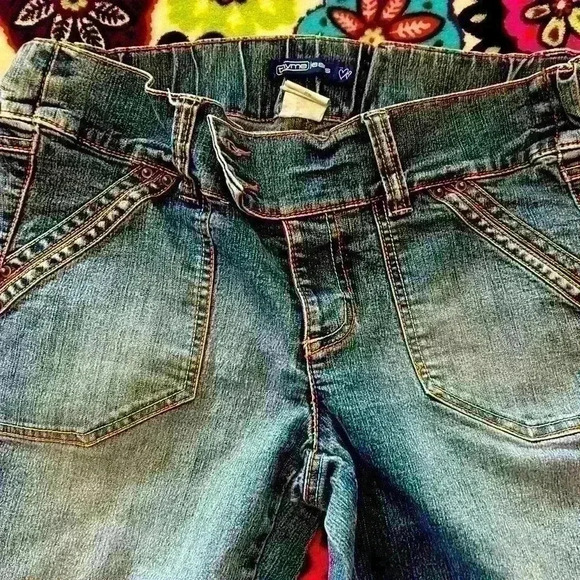 Thyme Maternity capris - Picture 1 of 4